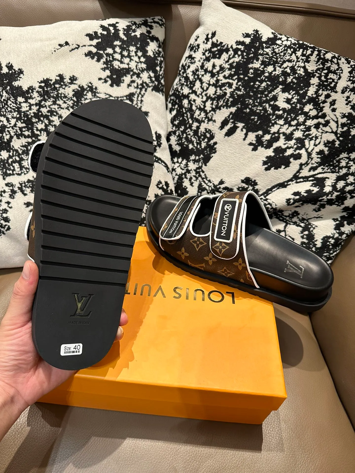 Men's shoes 💰360💰 LV flip flops, cowhide surface, sheepskin lining, size 36-46